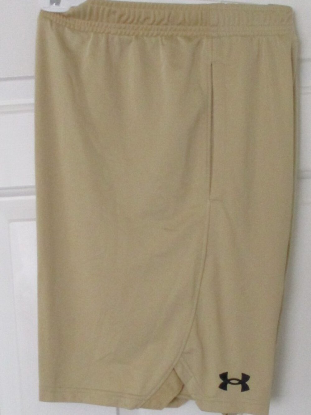 Under Armour Mens Goldenrod Unlined Basketball Gym Short Pant NWOT - Size Medium